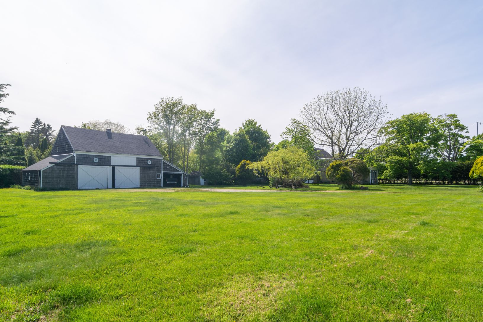  Expansive backyard w/ garage 