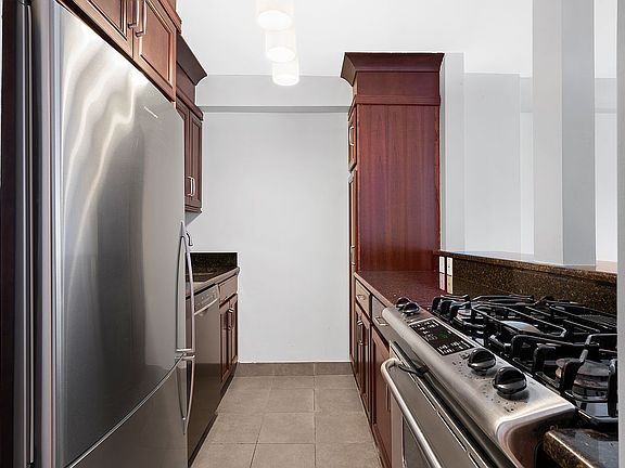 5th image of 165 E 32nd St APT 9B