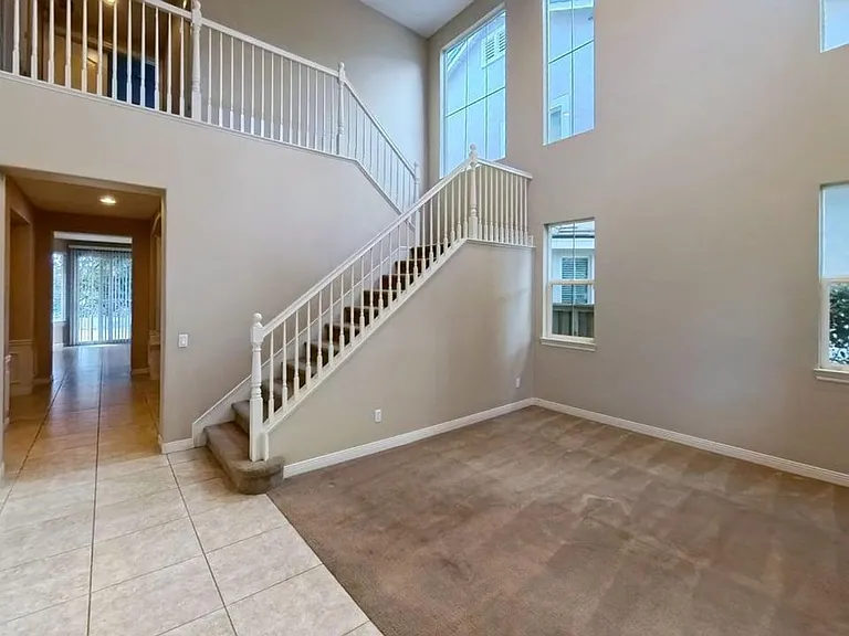 7912 E Hampshire Rd — Photo 2