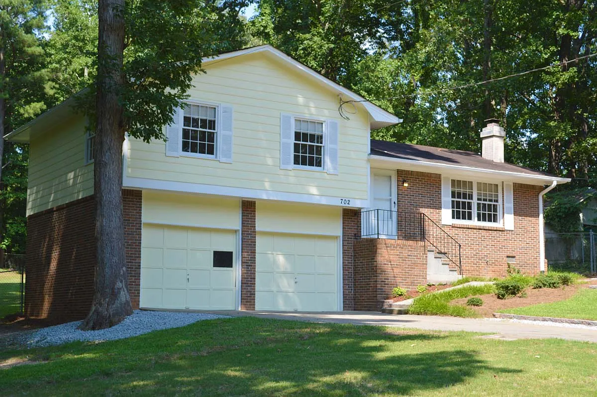 702 Maple Ln photo 1