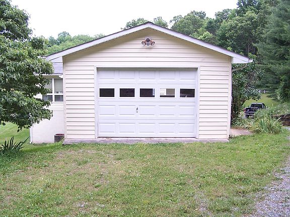 3rd image of 106 Forest Hill Vw