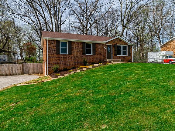 3rd image of 629 Linda Ln