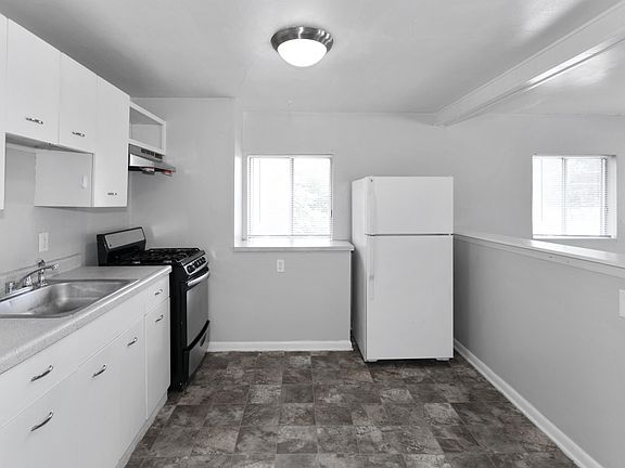 2nd image of 2807 Merriam Ln APT 4