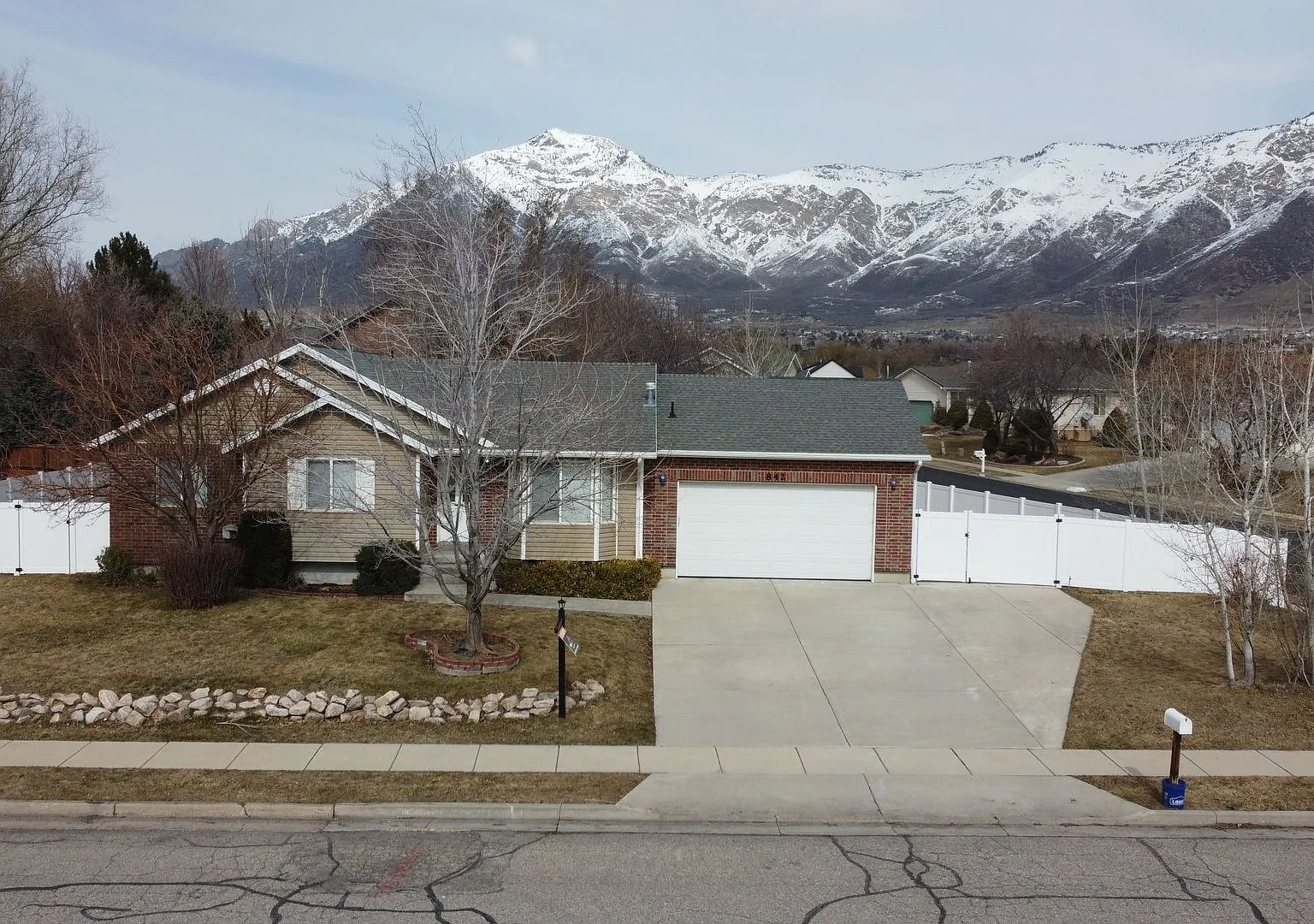 5 bdrm 3 bth Home 2 Car Garage- Dog Friendly Coming soon — Photo 1