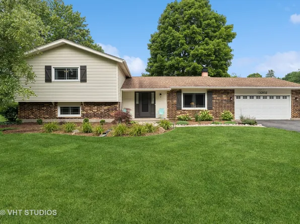 3202 N Maple Tree Ln, Wadsworth, IL 60083