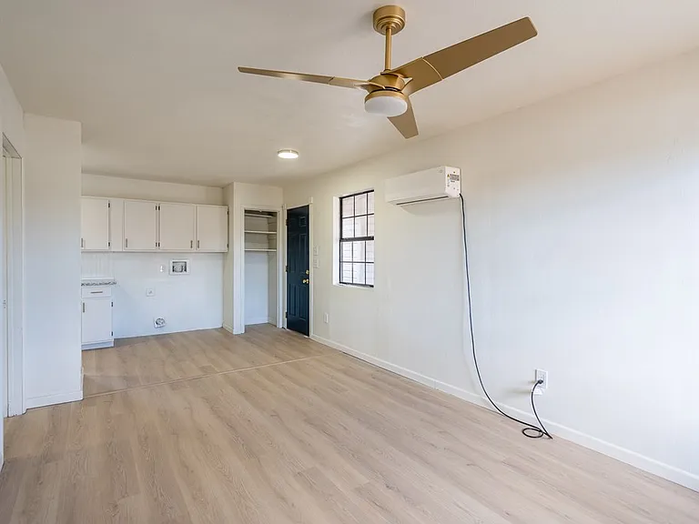 504 Howard Dr — Photo 7