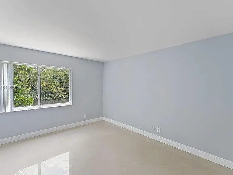 1400 NE 54th St #102 — Photo 31