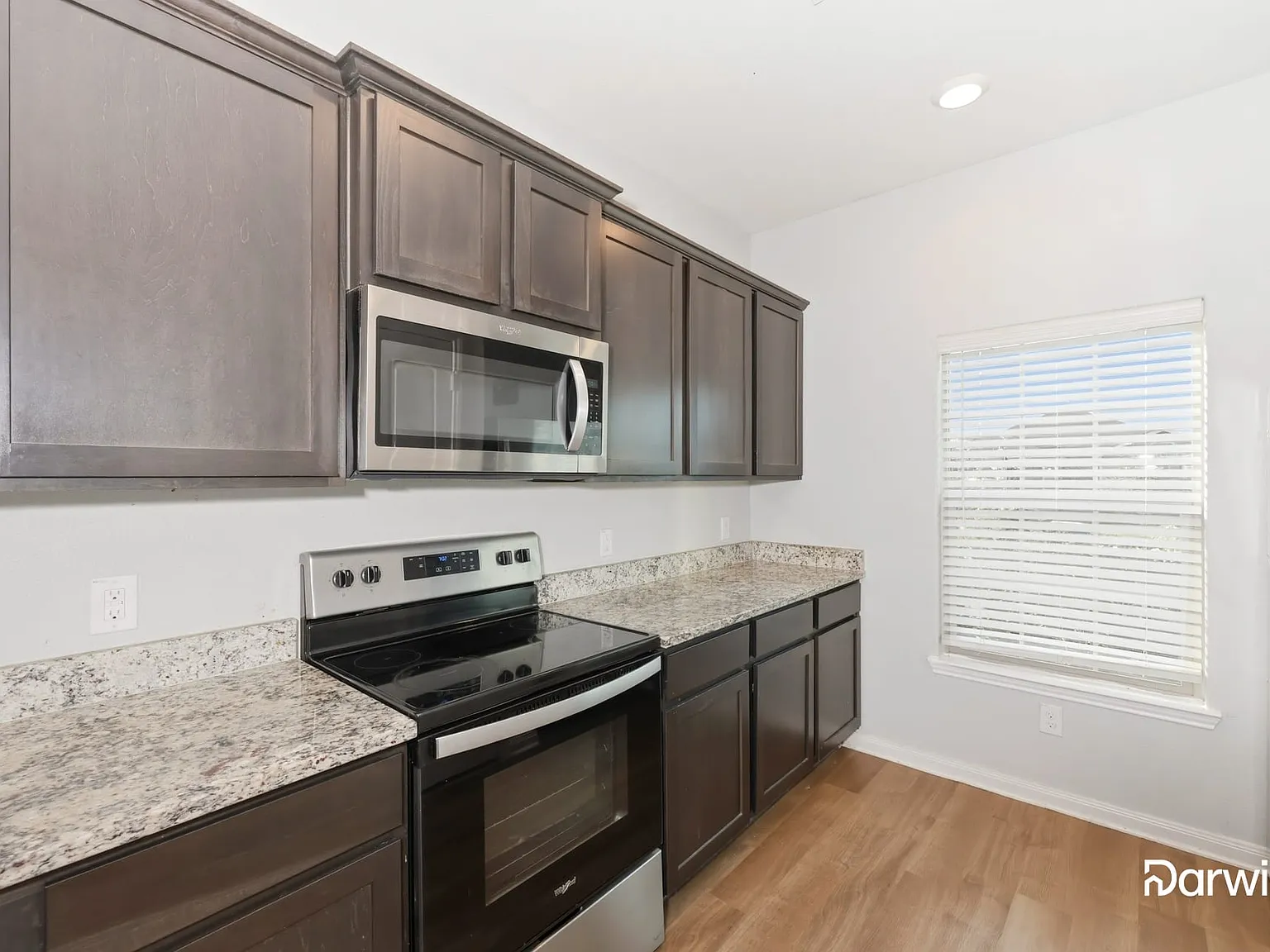 5 bed, 2.5 bath, 2502 sqft, $2,315 — Photo 2