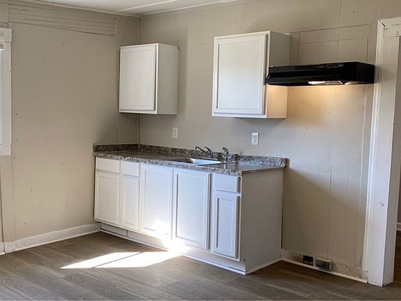 4th image of 1661 Oak St NE #1