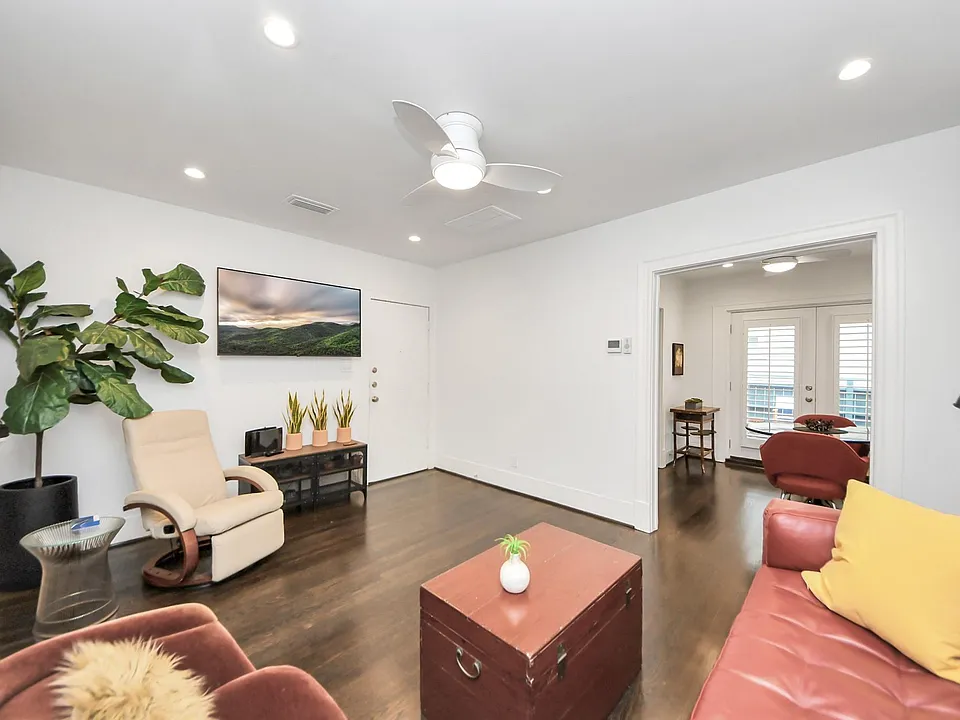 1214 Bartlett St #16