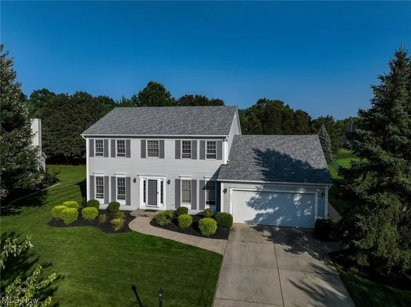 10455 Lake Meadows Dr, Strongsville, OH 44136