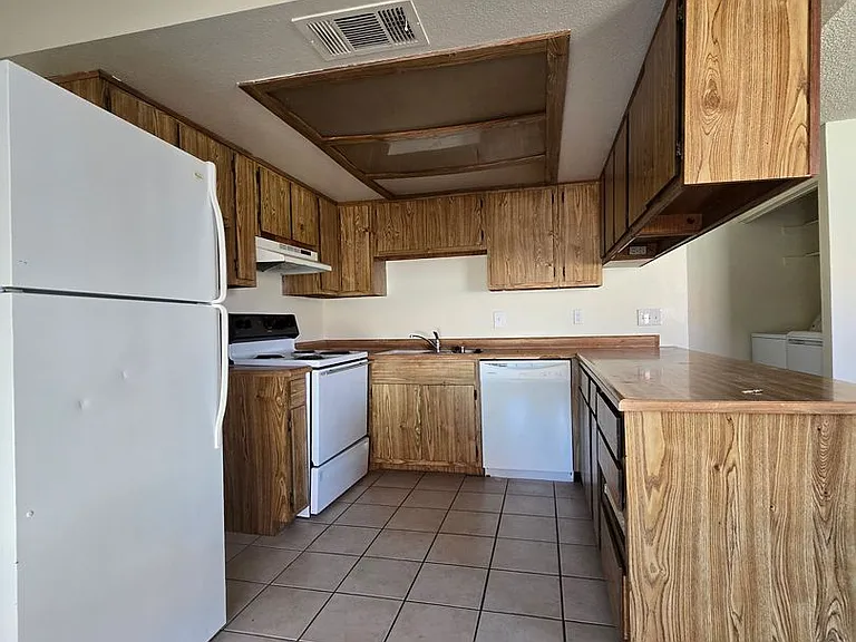 4300 N Lamont St #201 — Photo 6