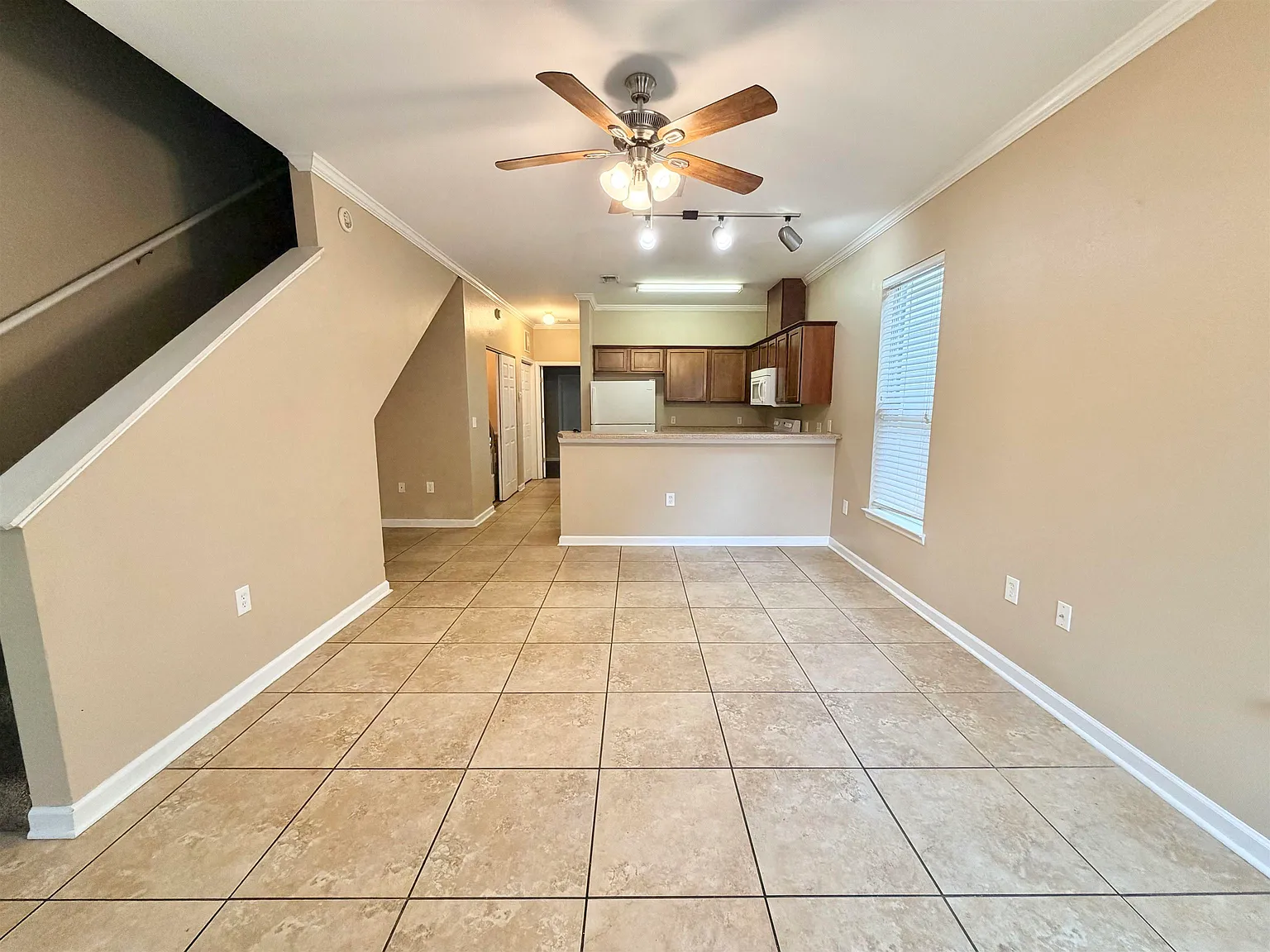3 bed, 1353 sqft, $1,450 — Photo 3