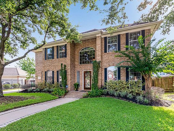Home is located on a cul-de-sac with lush and attractive landscaping.