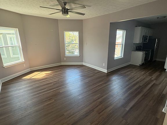 2nd image of 713 E Maple St #3