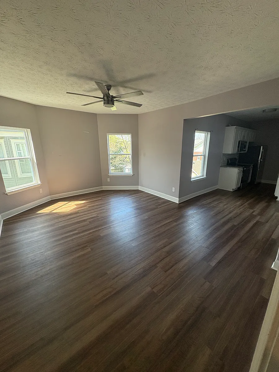 Building Photo - 713 E Maple St #3