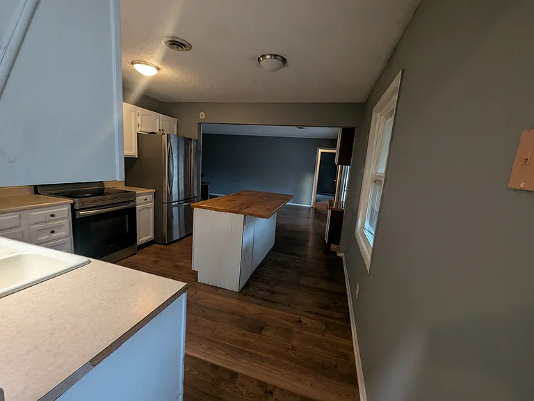 2113 W Christy Ln — Photo 13