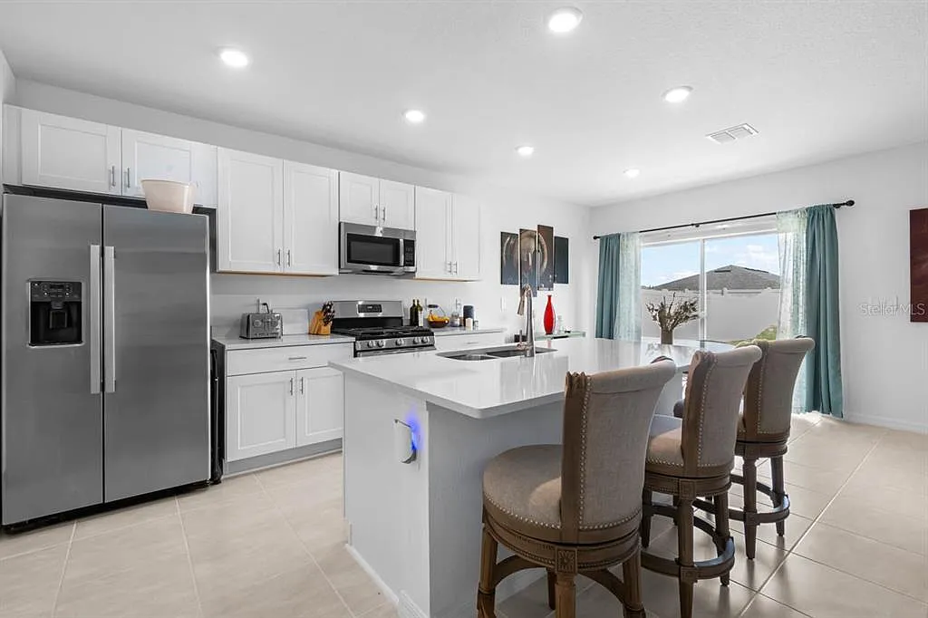 3 bed, 2.5 bath, 1853 sqft, $2,600 — Photo 2