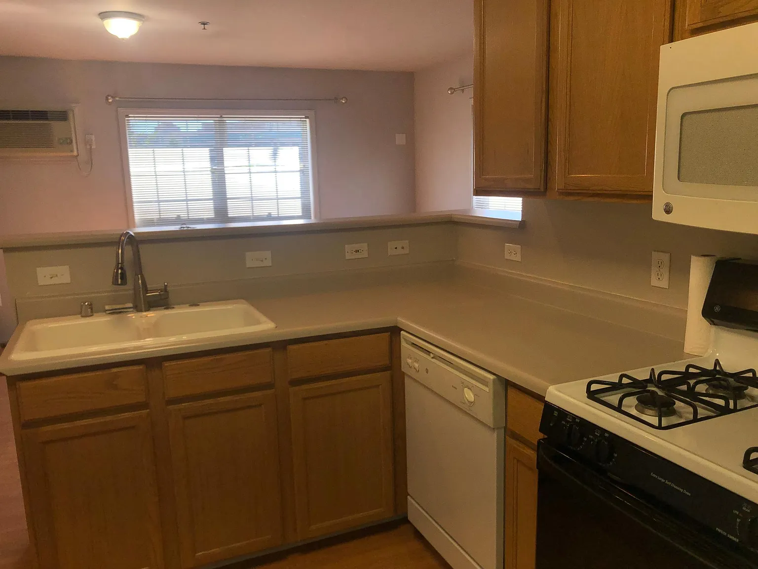 2 bed, 870 sqft, $2,600 — Photo 4