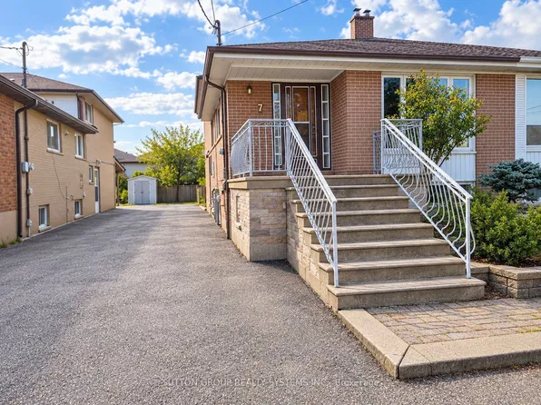7 Pecan Ct, Toronto, ON M3L 1R6