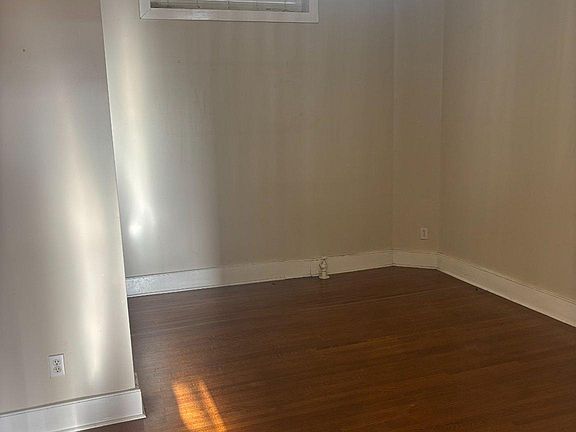 5th image of 4 E Cork St #4