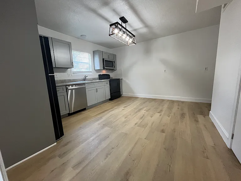 Crestwood Apartments — Photo 62