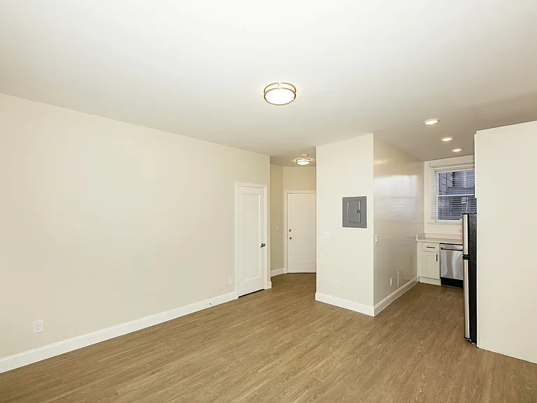 337 10th Ave — Photo 7