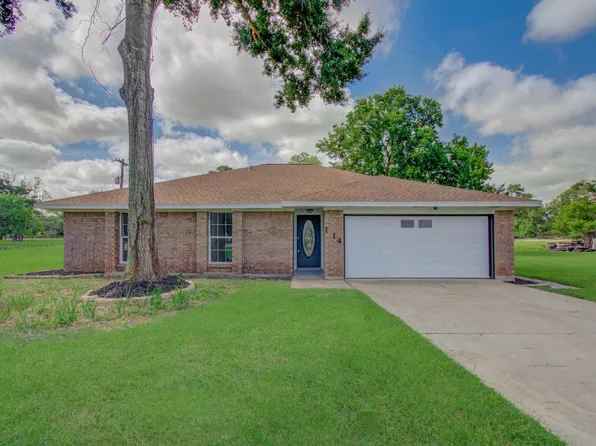 114 Swiss Ln, Clute, TX 77531