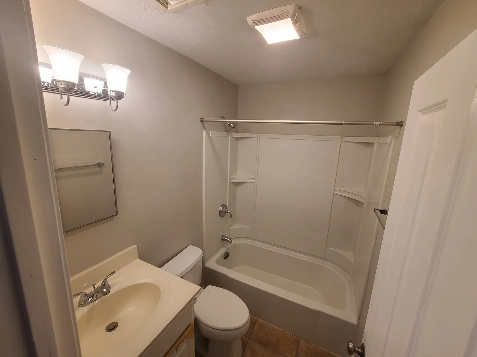 2 bed, 950 sqft, $1,750 — Photo 1