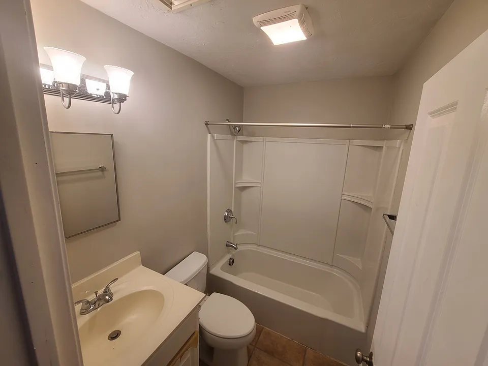22 Rhodes St #2D
