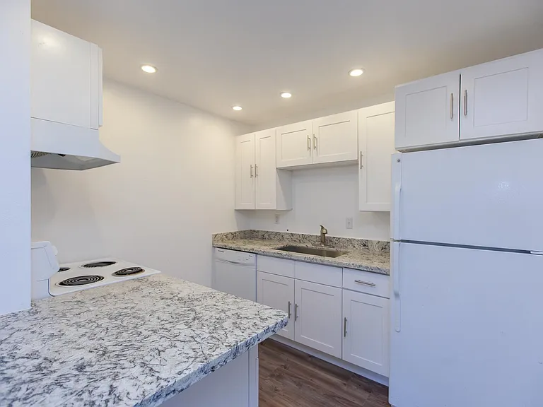 539 NE Ravenna Blvd #3 — Photo 6