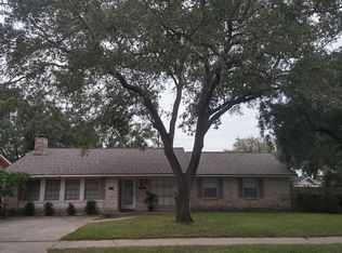 2708 E Locust Ave, Victoria, TX 77901