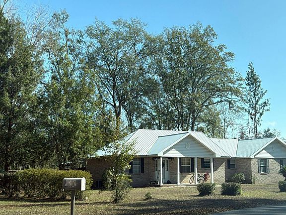 3rd image of 1217 Pine Cir