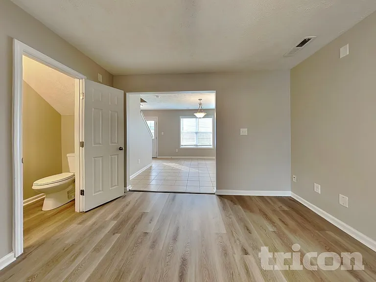 496 Crutchfield Dr — Photo 3