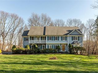 7 High Fields Dr, Danbury, CT 06811