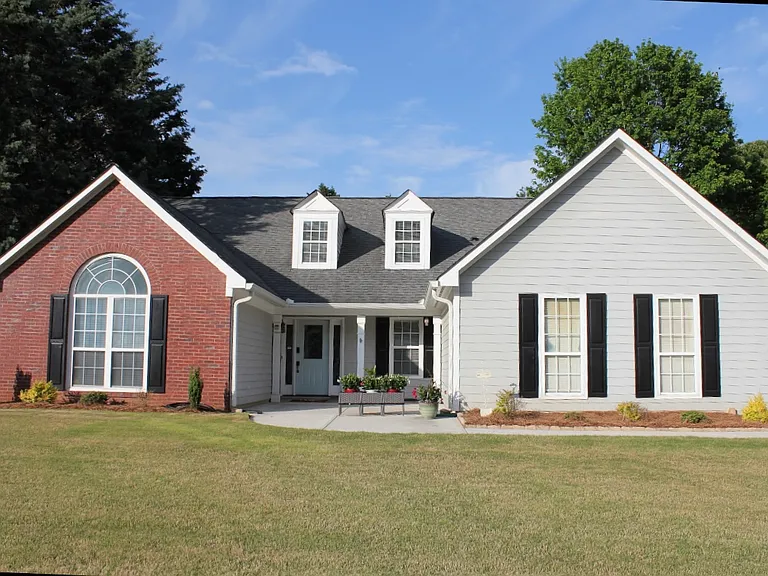 4015 Delamar Dr — Photo 2