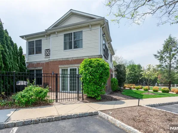 4102 Piermont Rd, Tenafly, NJ 07670
