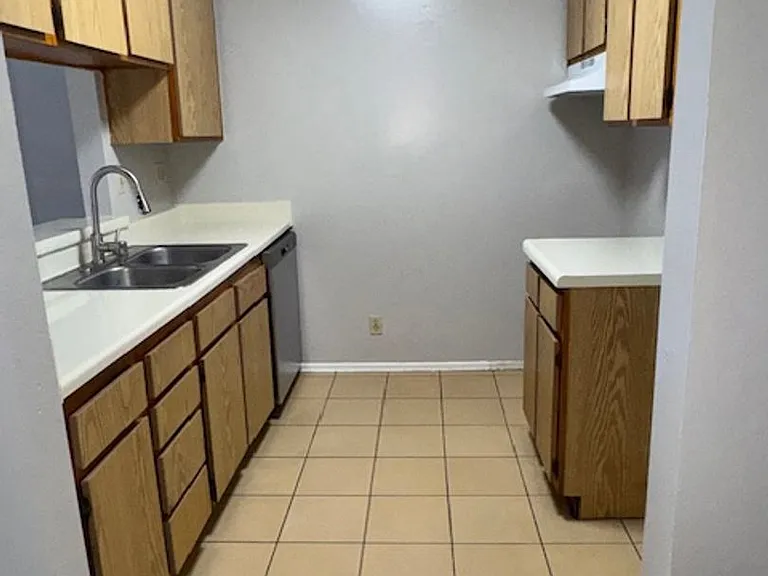 7817 Vineland Ave — Photo 16