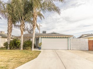 1135 Lincolnwood Cir, Hanford, CA 93230