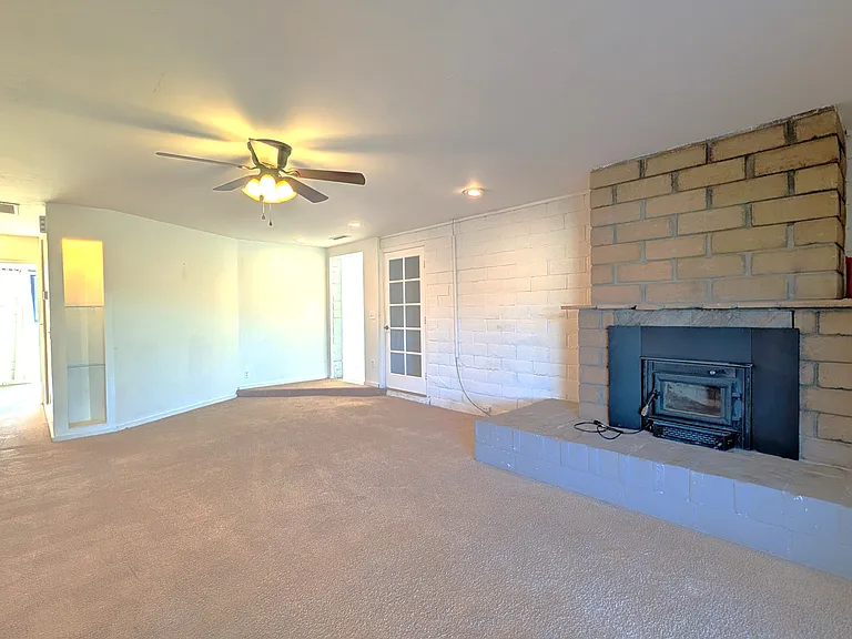 1514 N Elaine Way — Photo 9
