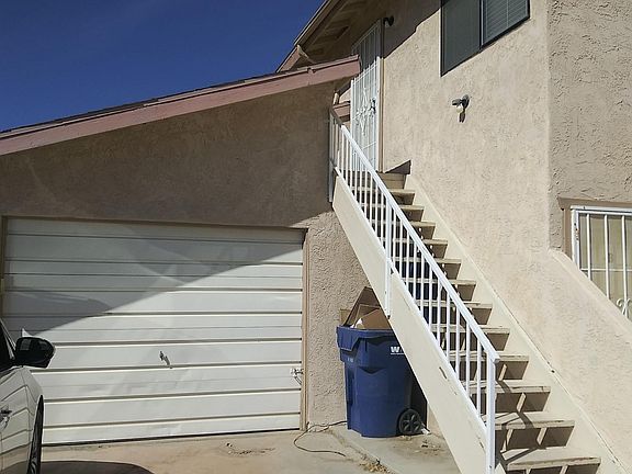 Upstairs Unit with 1 car garage