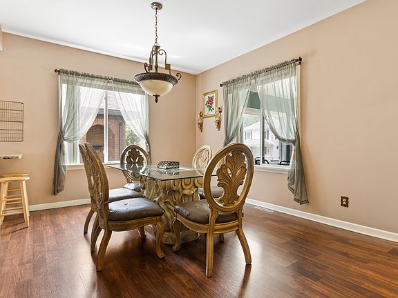 4th image of 211 Dawson Ave