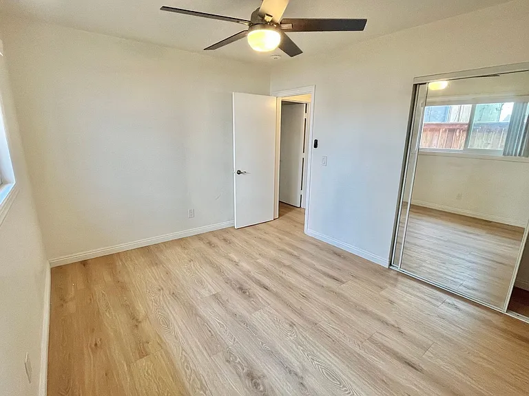 2 bed 1 bath Apt in North Park Area — Photo 7