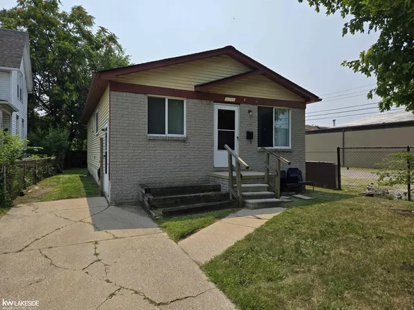 8030 Jewett Ave, Warren, MI 48089