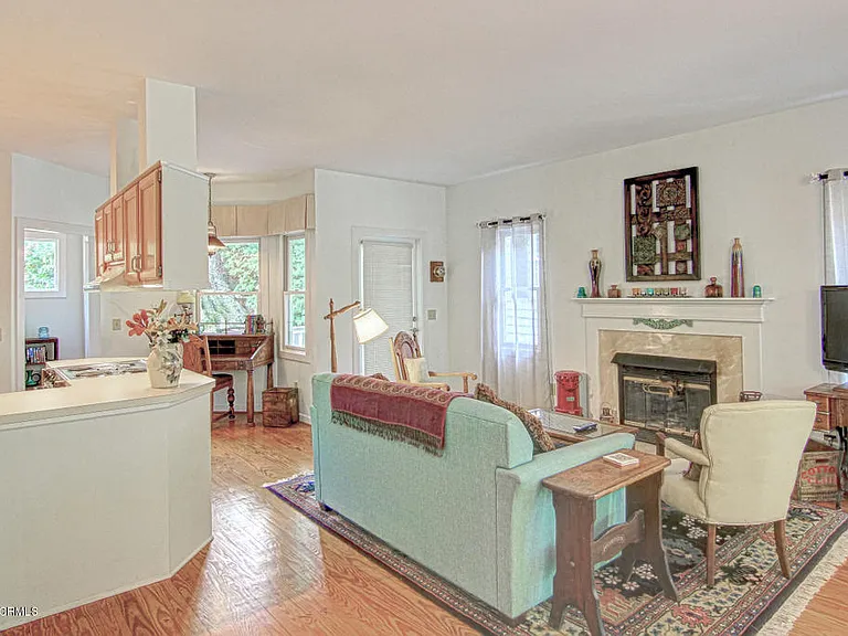 106 Ann St — Photo 2