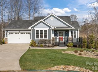 2 Wood Path Ln, Arden, NC 28704