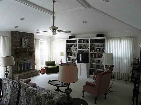 3rd image of 4020 Heathersage Dr