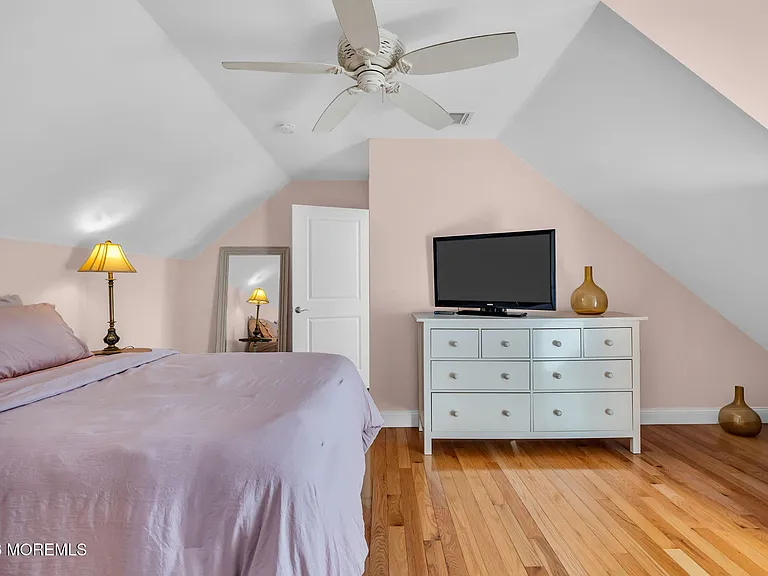 550 Whiting Ave — Photo 49