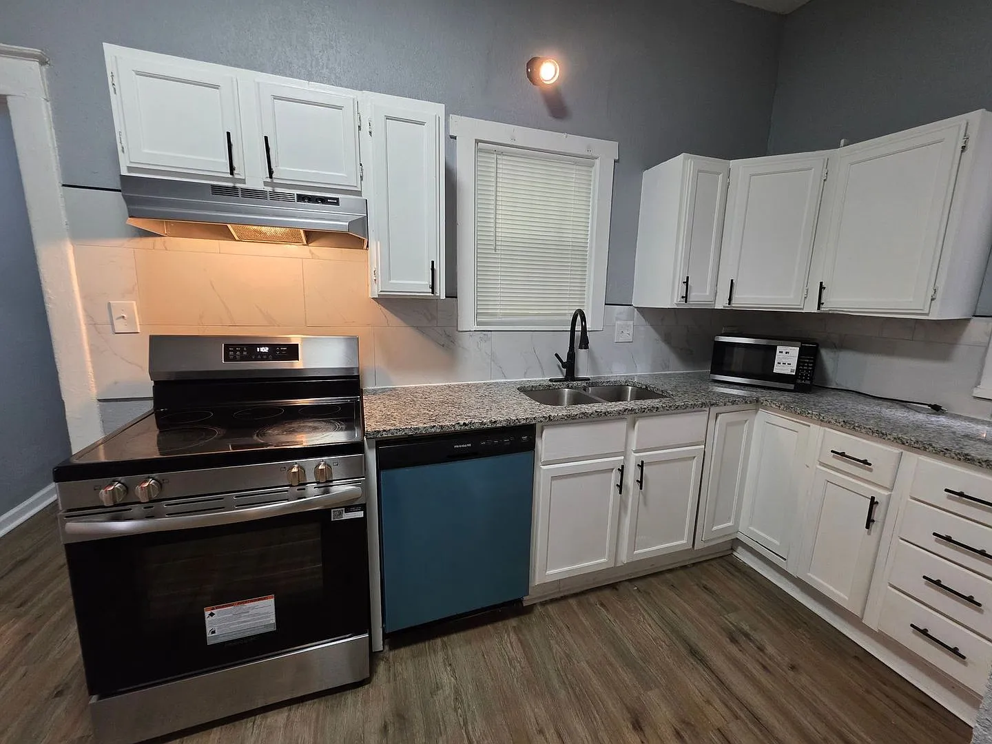 Comfortable 3-Bedroom Home with Private Upstairs Suite — Photo 4