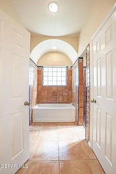 3rd image of 710 Mamie Rd